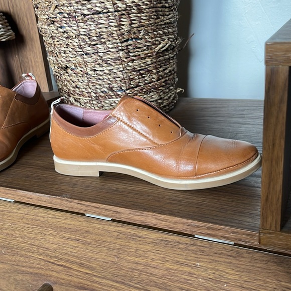 Pikolinos Pyrgos Slip On Laceless Leather Oxfords - Picture 4 of 13